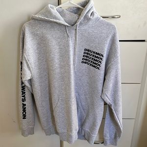 Deux moi merch, size M